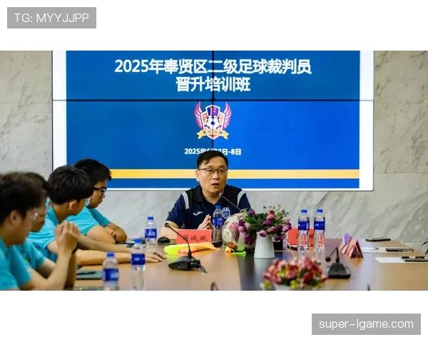 足球规则中常见的犯规种类及其判罚依据 足球规则中常见的犯规种类及其判罚依据